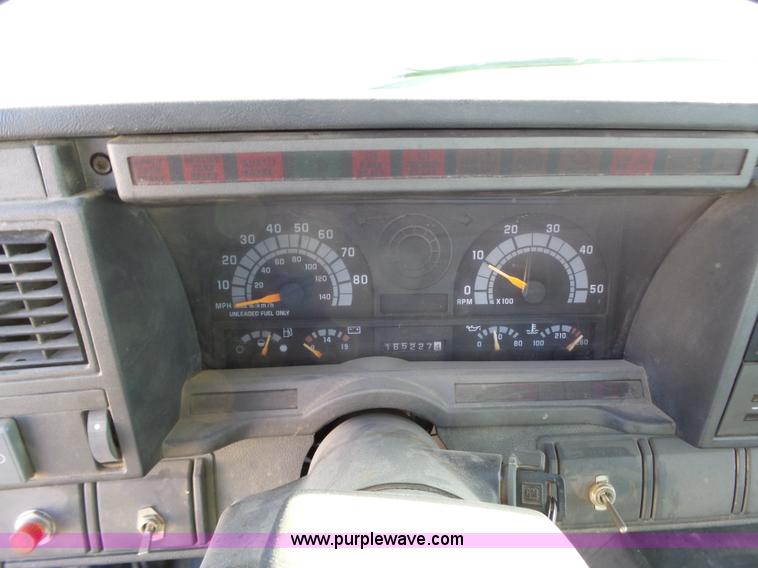 image for item L6255 1998 Chevrolet C7500 truck cab and chassis