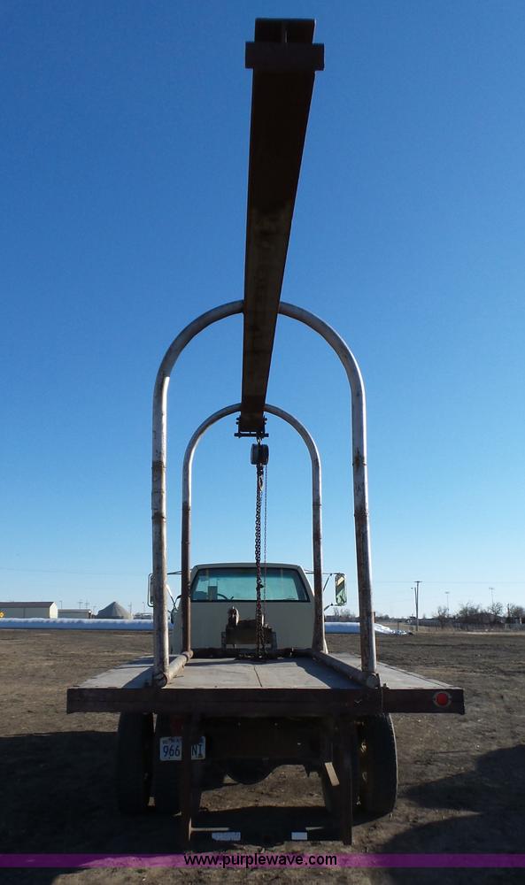 image for item L6256 1999 GMC C7500 flatbed truck