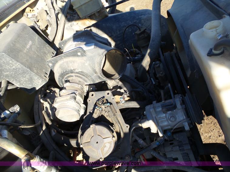 image for item L6256 1999 GMC C7500 flatbed truck