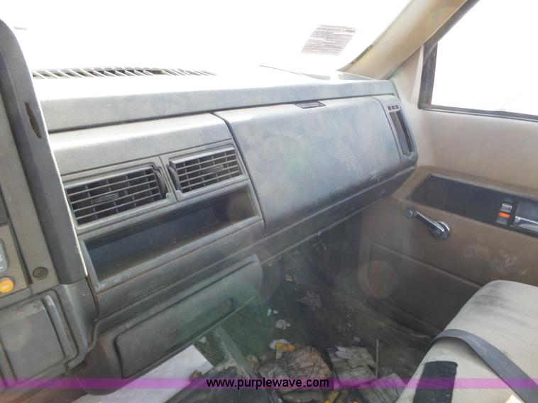 image for item L6256 1999 GMC C7500 flatbed truck