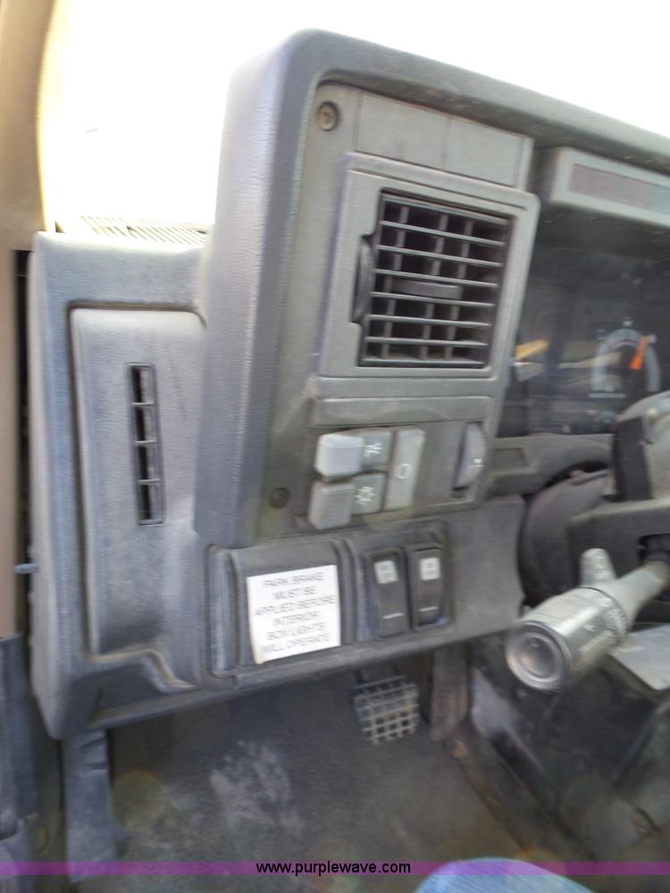 image for item L6256 1999 GMC C7500 flatbed truck