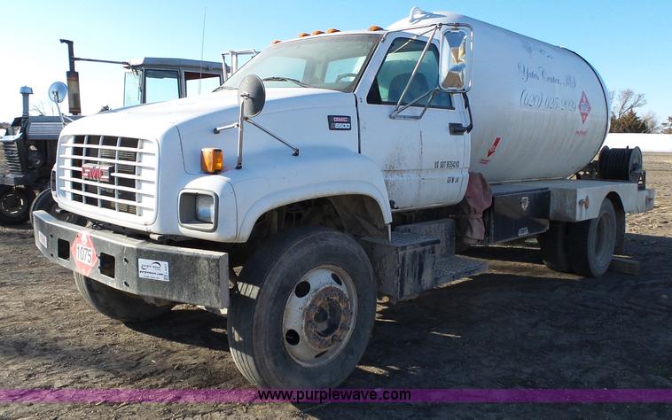 image for item L6257 1999 GMC C7500 propane truck