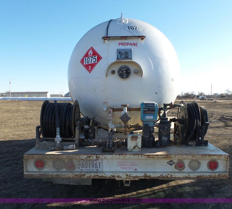 image for item L6257 1999 GMC C7500 propane truck