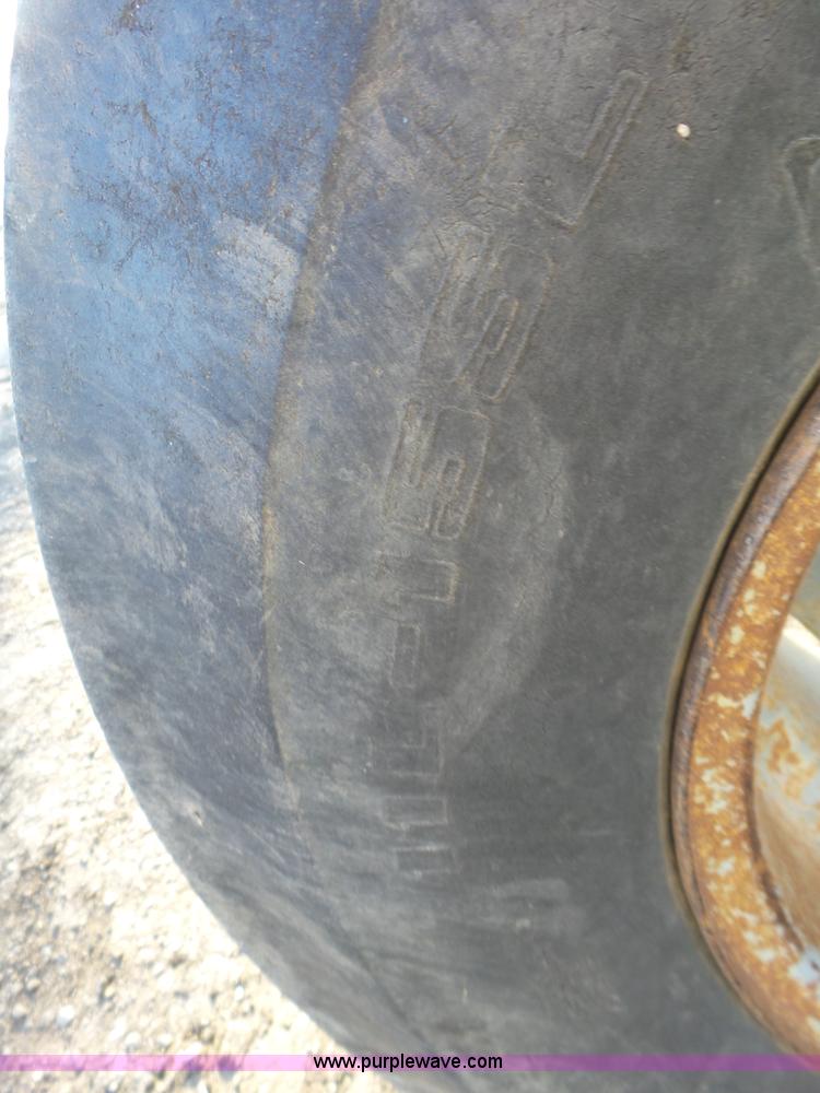 image for item L6258 White 2-105 tractor