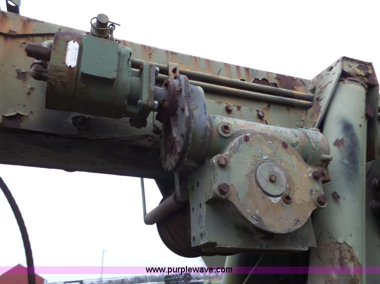 image for item L6270 1971 Jeep M816-TK wrecker truck