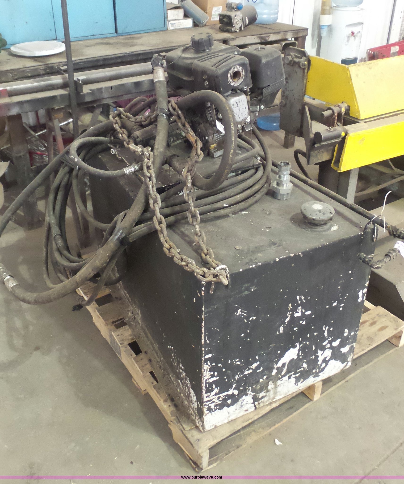 Asphalt sealer pumping tank in Goodland, KS Item AO9899 sold Purple