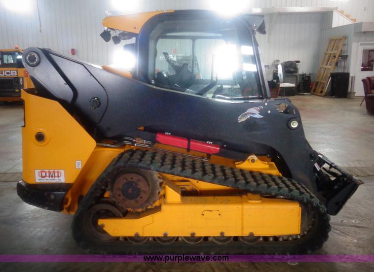 image for item AL9226 2013 JCB 320T skid steer
