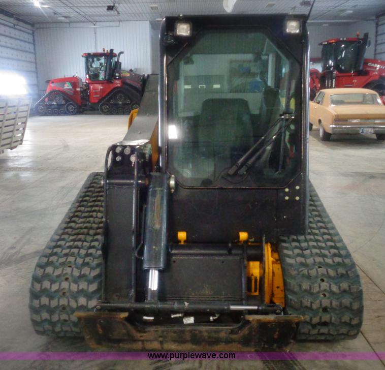 image for item AL9226 2013 JCB 320T skid steer