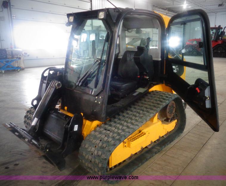 image for item AL9226 2013 JCB 320T skid steer