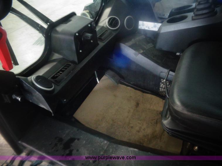 image for item AL9226 2013 JCB 320T skid steer