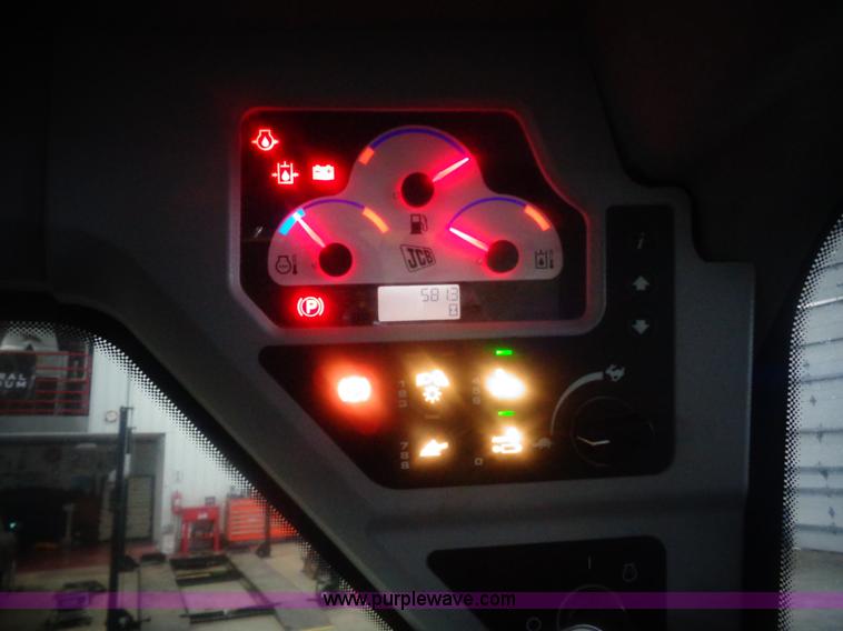 image for item AL9226 2013 JCB 320T skid steer