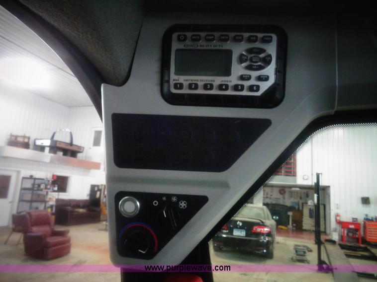 image for item AL9226 2013 JCB 320T skid steer