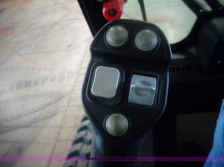 image for item AL9226 2013 JCB 320T skid steer