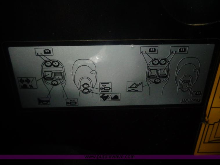 image for item AL9226 2013 JCB 320T skid steer