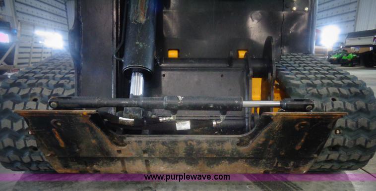 image for item AL9226 2013 JCB 320T skid steer