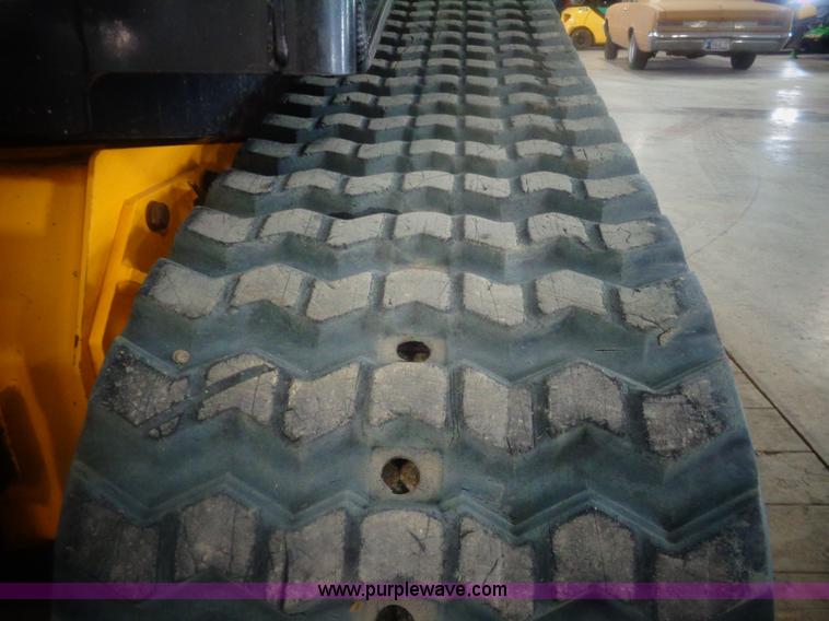 image for item AL9226 2013 JCB 320T skid steer