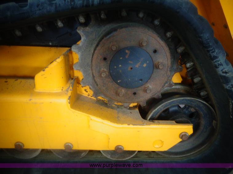 image for item AL9226 2013 JCB 320T skid steer