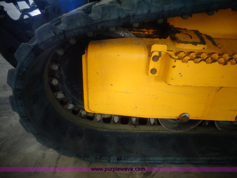 image for item AL9226 2013 JCB 320T skid steer