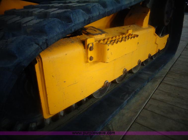 image for item AL9226 2013 JCB 320T skid steer