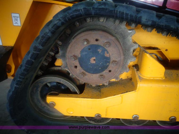 image for item AL9226 2013 JCB 320T skid steer