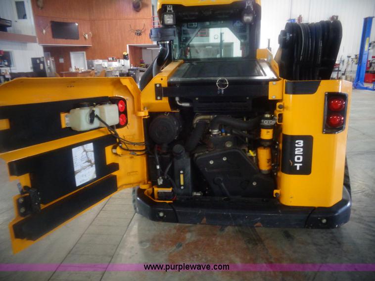 image for item AL9226 2013 JCB 320T skid steer