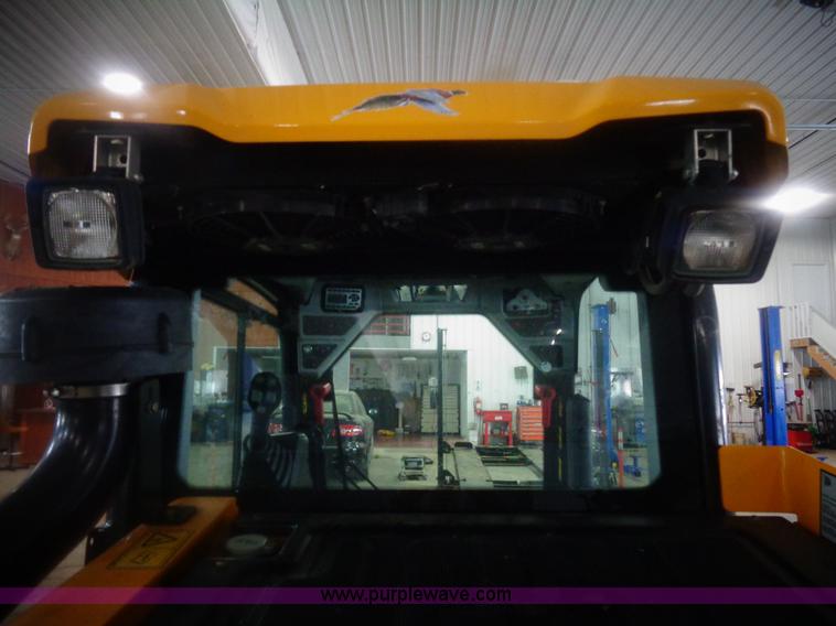 image for item AL9226 2013 JCB 320T skid steer