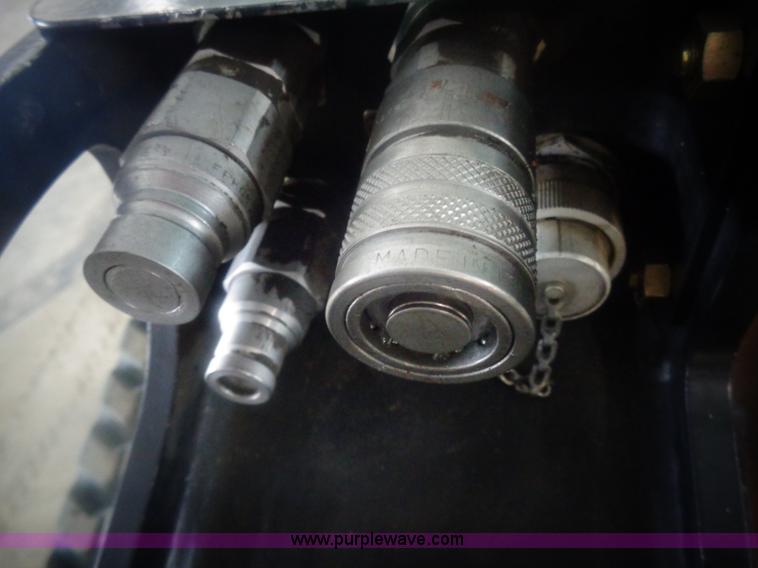 image for item AL9226 2013 JCB 320T skid steer