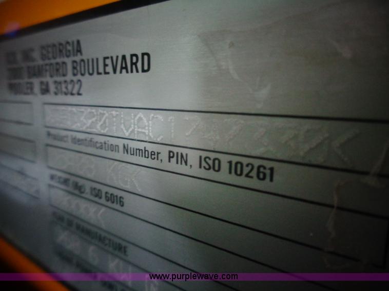 image for item AL9226 2013 JCB 320T skid steer