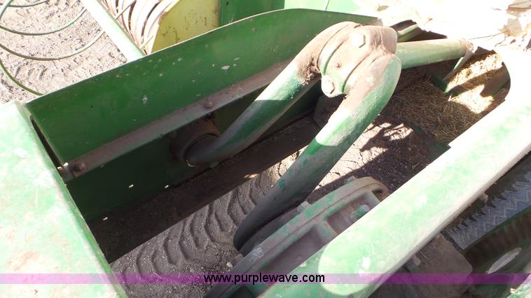 image for item AV9826 John Deere 24T square baler