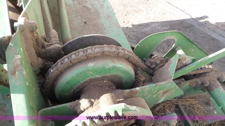 image for item AV9826 John Deere 24T square baler