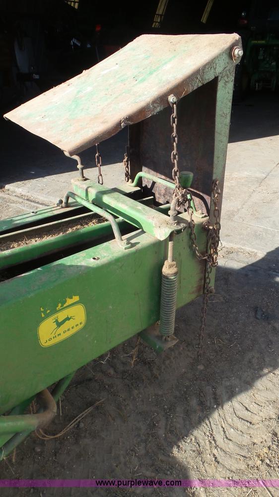 image for item AV9826 John Deere 24T square baler