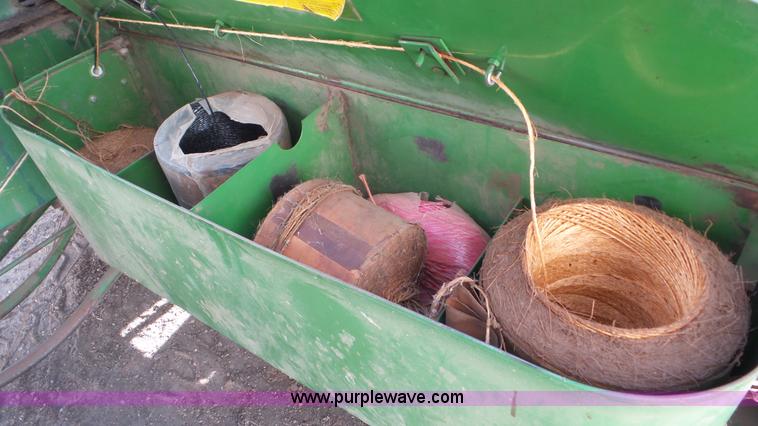 image for item AV9826 John Deere 24T square baler