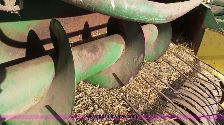 image for item AV9826 John Deere 24T square baler