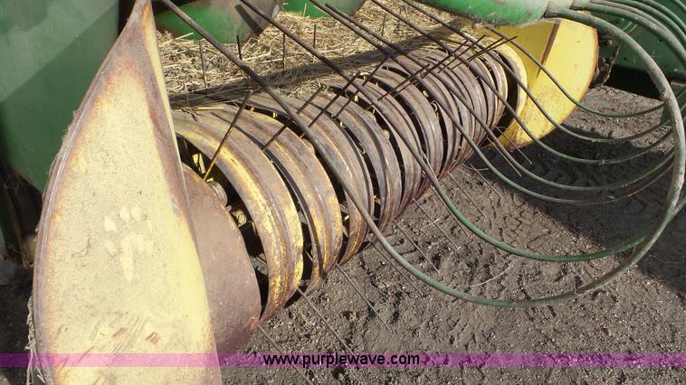 image for item AV9826 John Deere 24T square baler