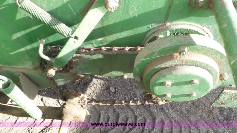 image for item AV9826 John Deere 24T square baler