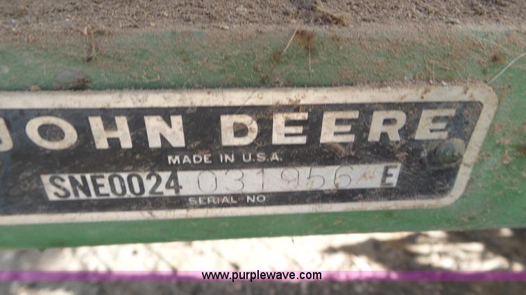 image for item AV9826 John Deere 24T square baler