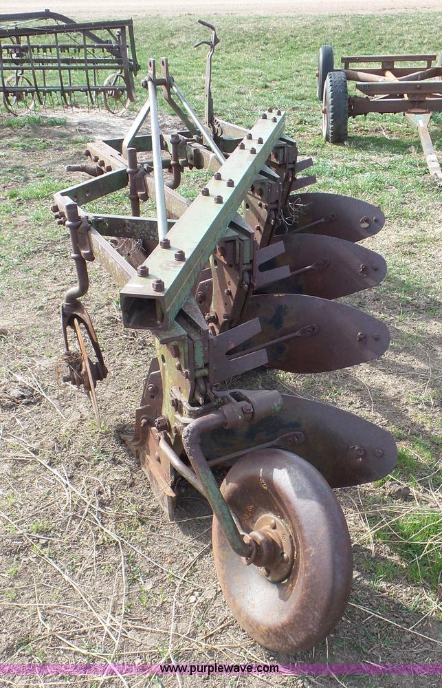 image for item AV9832 John Deere four bottom plow
