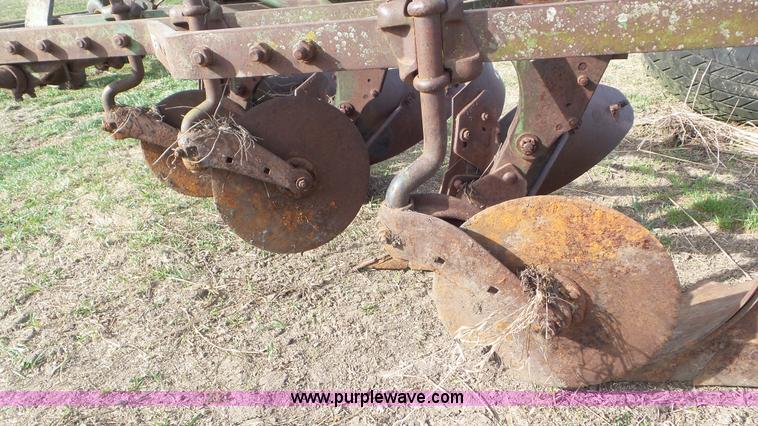 image for item AV9832 John Deere four bottom plow