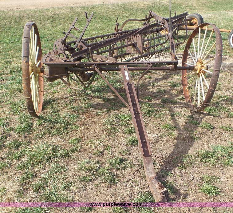 John Deere hay rake in Hardy, NE Item AV9835 sold Purple Wave