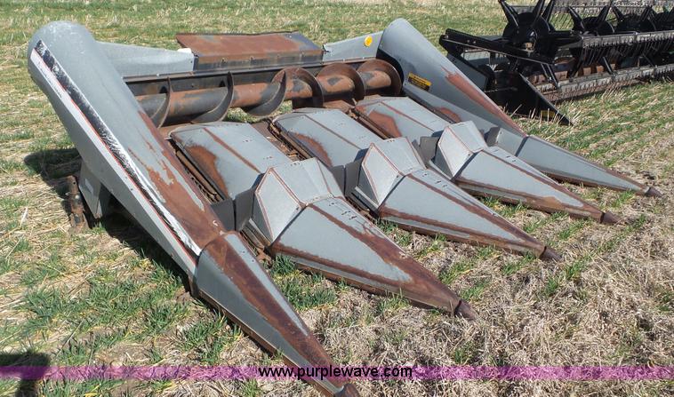 image for item AV9841 Gleaner corn head