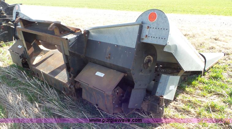 image for item AV9841 Gleaner corn head