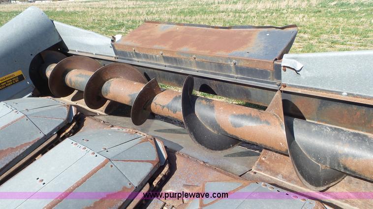 image for item AV9841 Gleaner corn head