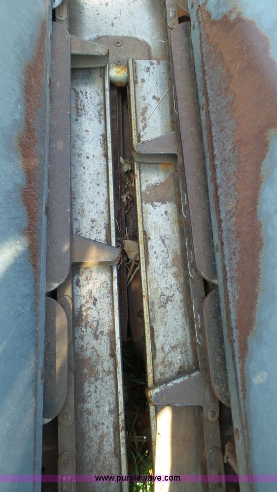 image for item AV9841 Gleaner corn head