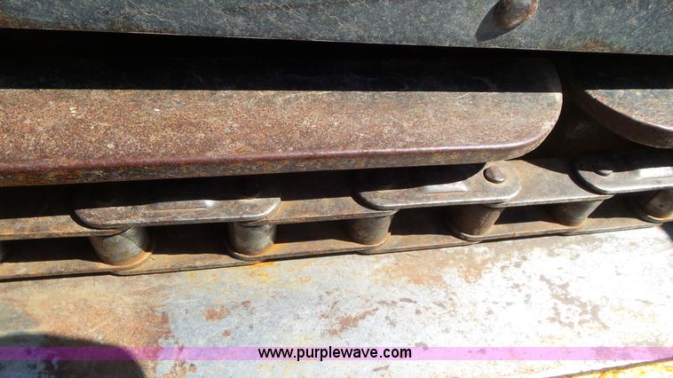 image for item AV9841 Gleaner corn head