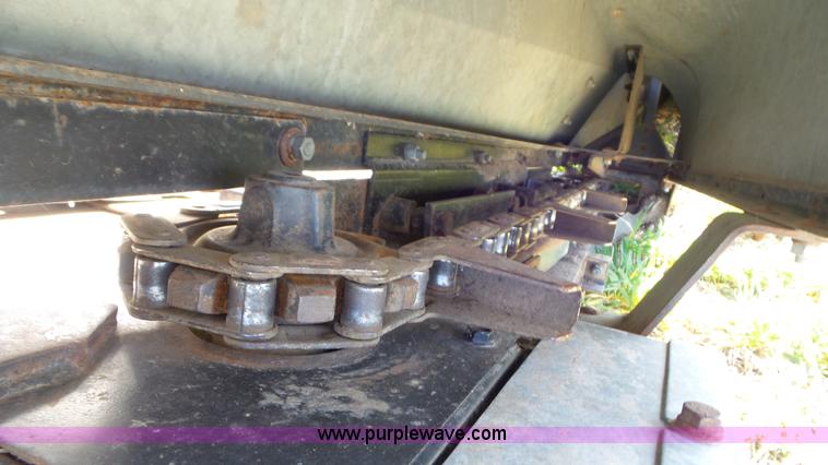 image for item AV9841 Gleaner corn head