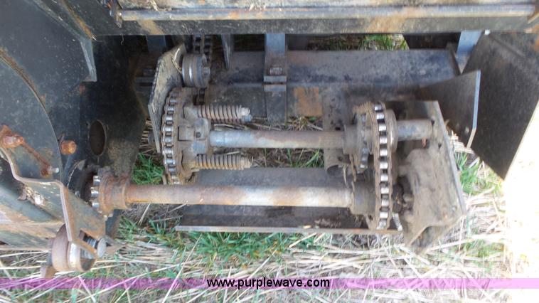 image for item AV9841 Gleaner corn head