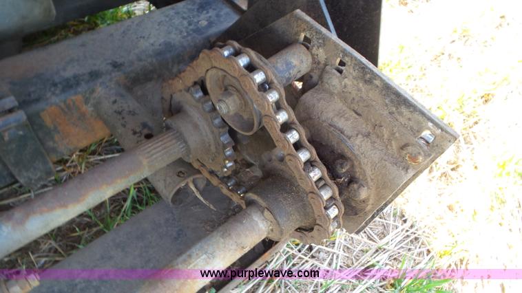 image for item AV9841 Gleaner corn head