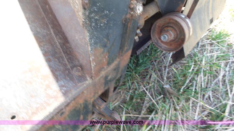 image for item AV9841 Gleaner corn head