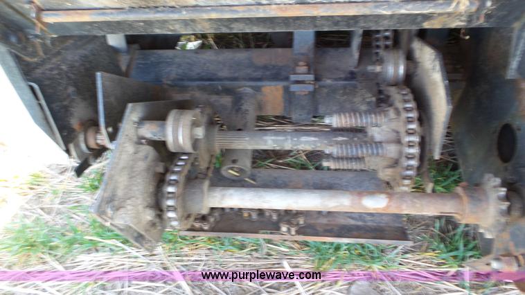 image for item AV9841 Gleaner corn head