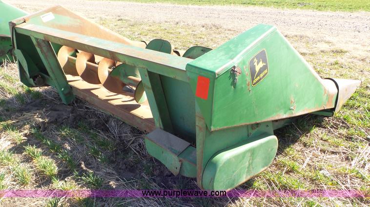 image for item AV9844 John Deere 443 corn head